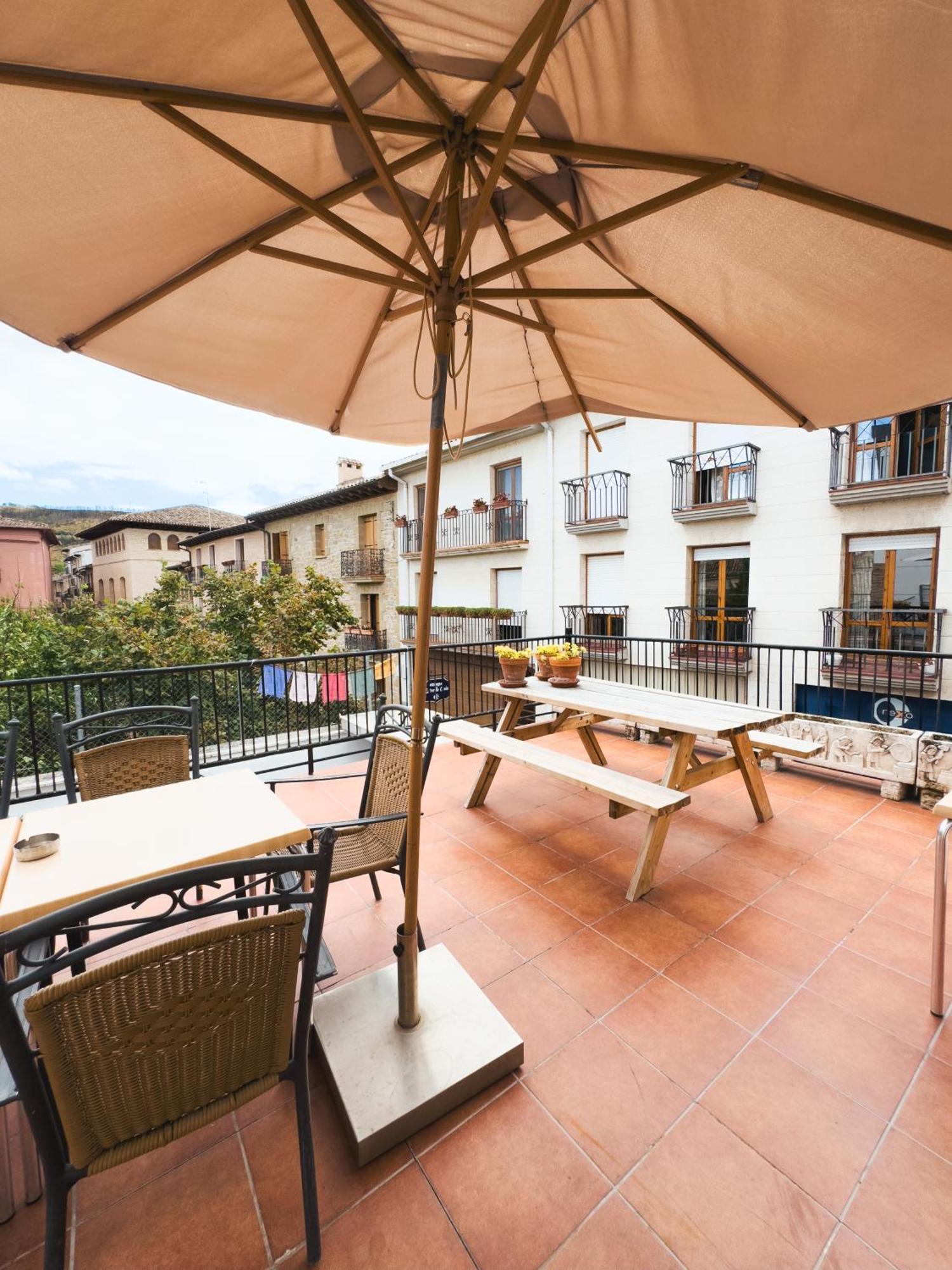 Albergue Estrella Guia Puente La Reina Exterior photo