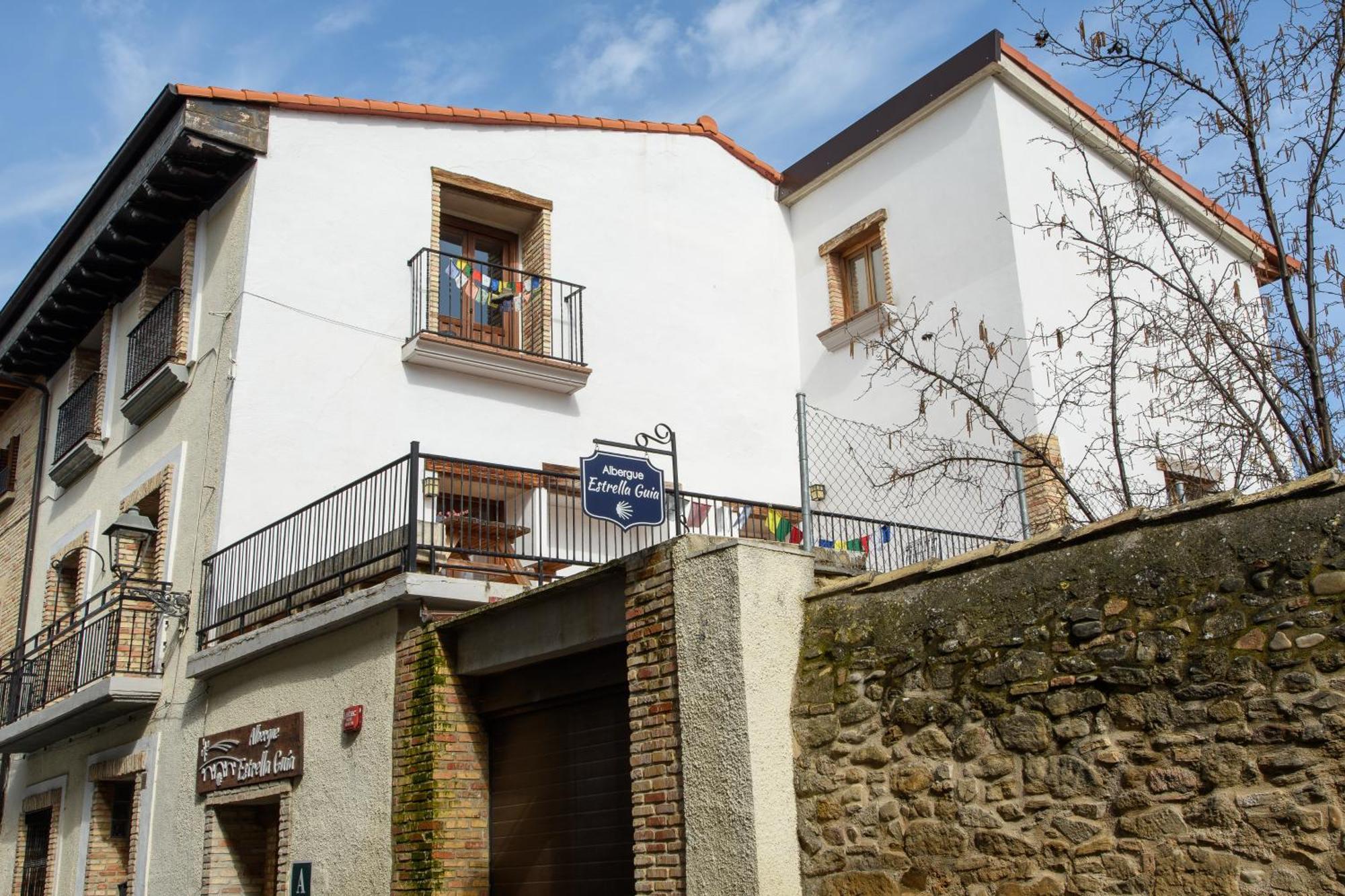 Albergue Estrella Guia Puente La Reina Exterior photo